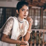 Anarkali Marikar Instagram - ഓണക്കോടി 🌸🌸 _______________________________________ 📸 : @daisydavidphotography @_daisydavid_ Styling : @adampallil Asstd : @itsmejohnes Hmua : @ashif_marakkar Wardrobe : @soucika @kamalrajmanickath Jewellery: @meralda.jewels Location : @hotelrossitta _______________________________________ #onam #anarkalimarikar #daisydavidphotography #adampallil