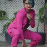 Anarkali Marikar Instagram - Ok.... Don't ask me what I was trying to do. Looks cool anyways🤷🤷 @linsonantony_📸 The beautiful pink blazer set from @image_.boutique Styled by @asaniya_nazrin #fashionista #fashionstyle #blazerstyle #contrast #pink #amalamovie #anarkalimarikar #moviepromotion