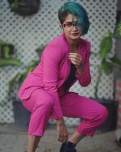 Anarkali Marikar Instagram - Ok.... Don't ask me what I was trying to do. Looks cool anyways🤷🤷

@linsonantony_📸
The beautiful pink blazer set from @image_.boutique 
Styled by @asaniya_nazrin

#fashionista  #fashionstyle  #blazerstyle  #contrast 
#pink  #amalamovie #anarkalimarikar #moviepromotion