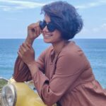 Anarkali Marikar Instagram - നീലാകാശം പച്ച ഭൂമി മഞ്ഞ വെസ്പ @willmount_ -ന്റെ കടൽ തീരം Pic credits : @naaraynnkutty