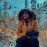 Anarkali Marikar Instagram - "Ne himamazhayay Varu" Is still one of my favourite songs and I've been waiting to sing this with snow around me. I wish I could sing it better 🥴 it was really really cold I could hardly talk🙄 @ashiquesairashahir 📸 @farmerskafeshilha gudiyahouse.in