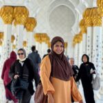 Anarkali Marikar Instagram - Dubai was so crowded this time, we mostly had to wait to take photos . But this photo right here is my favourite ❤️ @ameenbarif patience should be appreciated 😬 Grand Mosque,Abudhabi