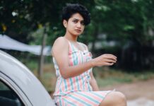 Anarkali Marikar Instagram - Show em off girls ! They're yours ! #yeswehavelegs @annu.antony @benanna_love @anjutk10 @veena_nandakumar @santhybee @chinnuchandni @nidhitambe photo📸