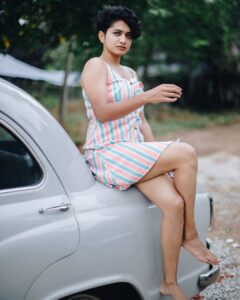 Anarkali Marikar Instagram - Show em off girls ! They're yours ! 

#yeswehavelegs 

@annu.antony @benanna_love @anjutk10 @veena_nandakumar @santhybee @chinnuchandni 

@nidhitambe photo📸