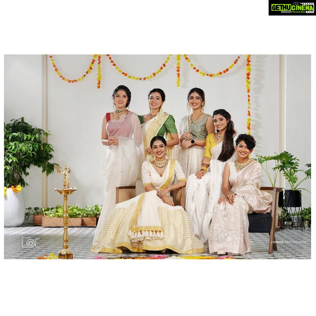 Anarkali Marikar Instagram - അപ്പോ ഹാപ്പി ഓണം🏵️ More of a serious onam when you swipe left Concept, Direction & Photography: @jiksonphotography Production: @homeworkproductionsbystudioloc Producer : @sija_rajan Project design : @jobilfrancismoolan DOP : @ghalibmohammed__7 @_akhilchandran_ Designer : @_zuzanh_ Stylist : @asaniya_nazrin Art Director : @zouthking_0fficial Photography team : @a____p____t @photographer_indeed @bipinsivan @shiyas_mk Retouch : @magicwand_by_loc Casting : @dreamwalkerscasting BTS tape : @akshay_chandran____ Makeup : @shiva_makeover Assistant : @vijaylakshmibridalmakeover Costume courtesy : @ans_hautecouture_official Jewellery Courtesy: @sangeetha916gold Jewellery Cine unit : Anand Cine unit Location :@portmuziriskochi