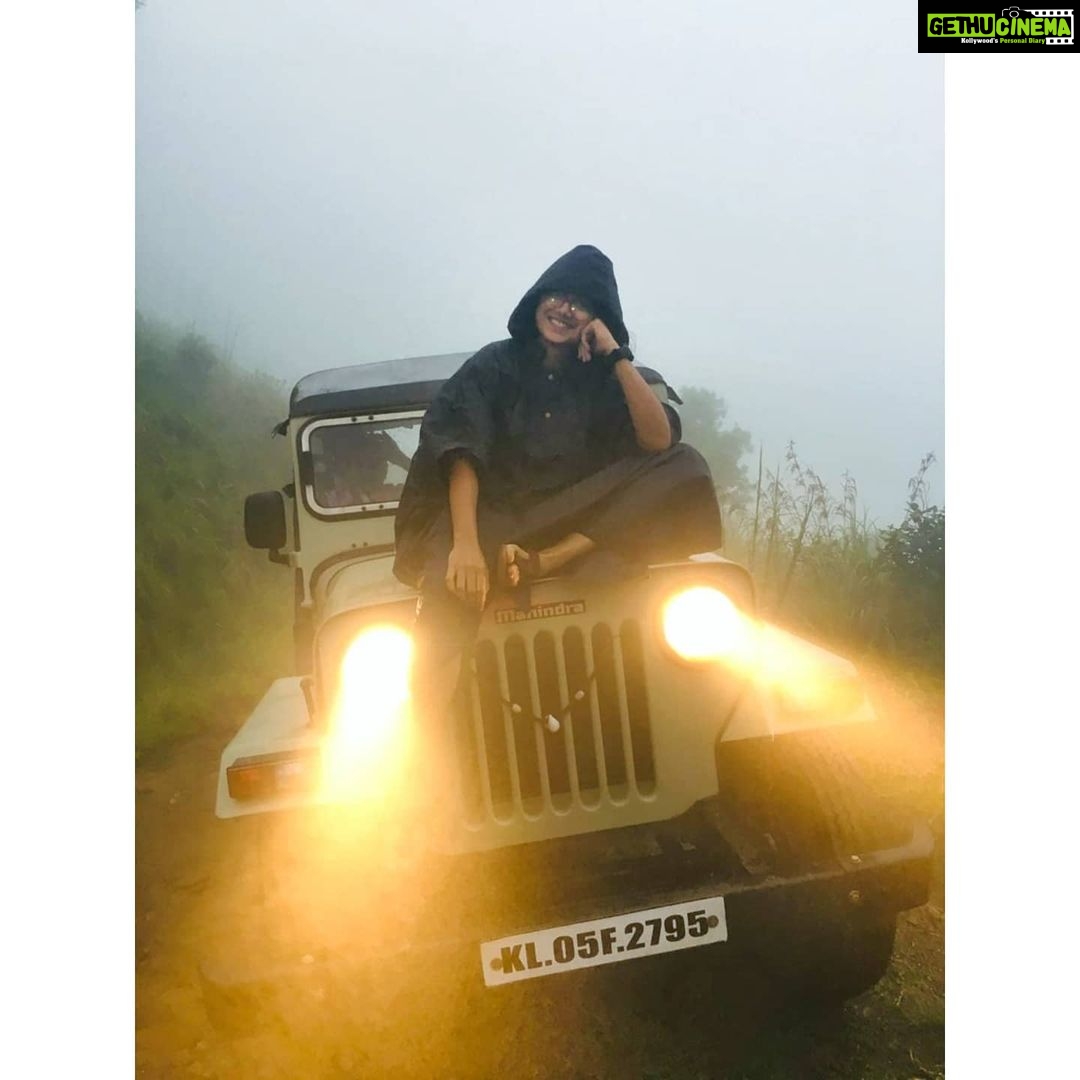 Anarkali Marikar Instagram - Monsoon is on the verge but the mountains aren't calling. 🙄 All I have this monsoon are some memories. Photographed by @shiri_shibla