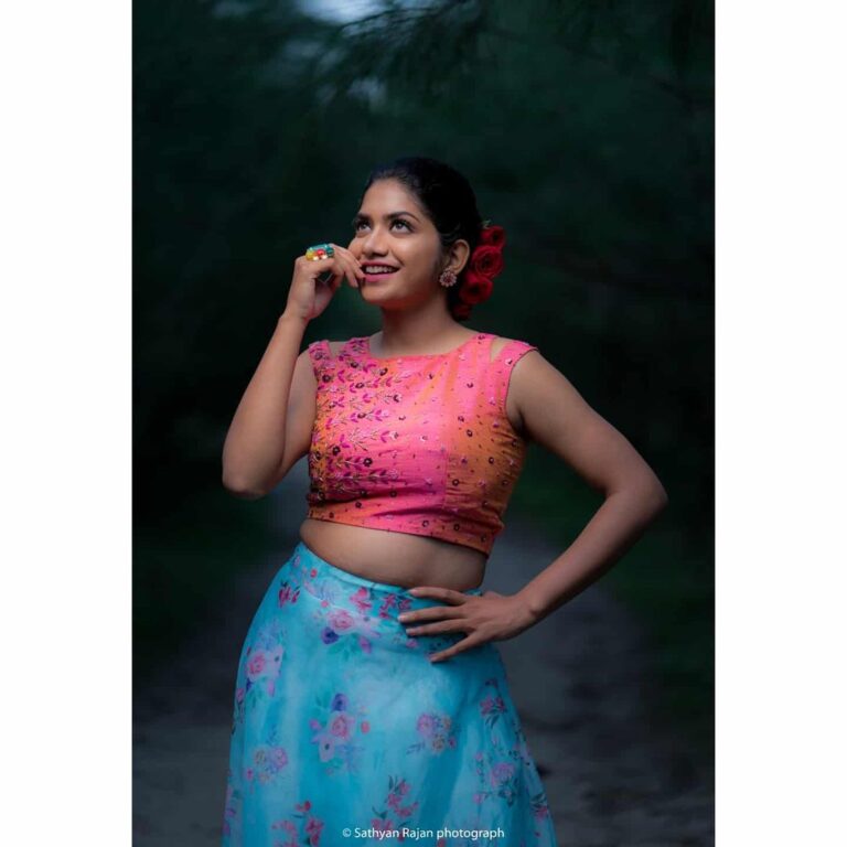 Anarkali Marikar Instagram - It's ok to be fat 😎 The lazy foodie in me says😬 . . @sathyan_rajan photography @ashif_marakkar makeup and styling @prakrithi_by_ramya wearing @adorebypriyanka earing