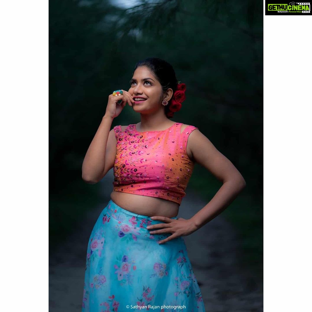 Anarkali Marikar Instagram - It's ok to be fat 😎 The lazy foodie in me says😬 . . @sathyan_rajan photography @ashif_marakkar makeup and styling @prakrithi_by_ramya wearing @adorebypriyanka earing