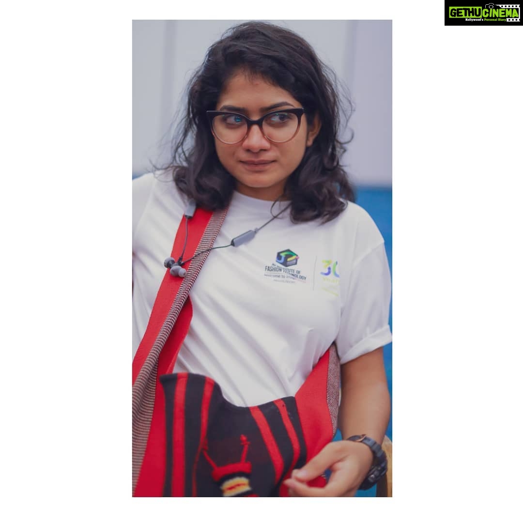 Anarkali Marikar Instagram - My face when alexa asks me to pose for a photo!!! @__a__l__e__x__m__ photography📸 #jdinstitutecochin
