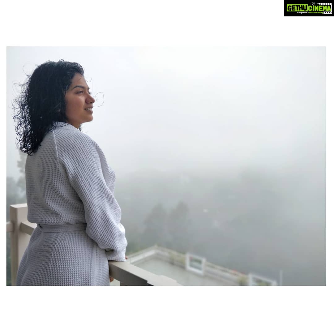 Anarkali Marikar Instagram - @chandyswindywoods gave some memorable experiences with the overwhelming view from the balcony!!! And @lakshmimarikar couldn't help capturing it.