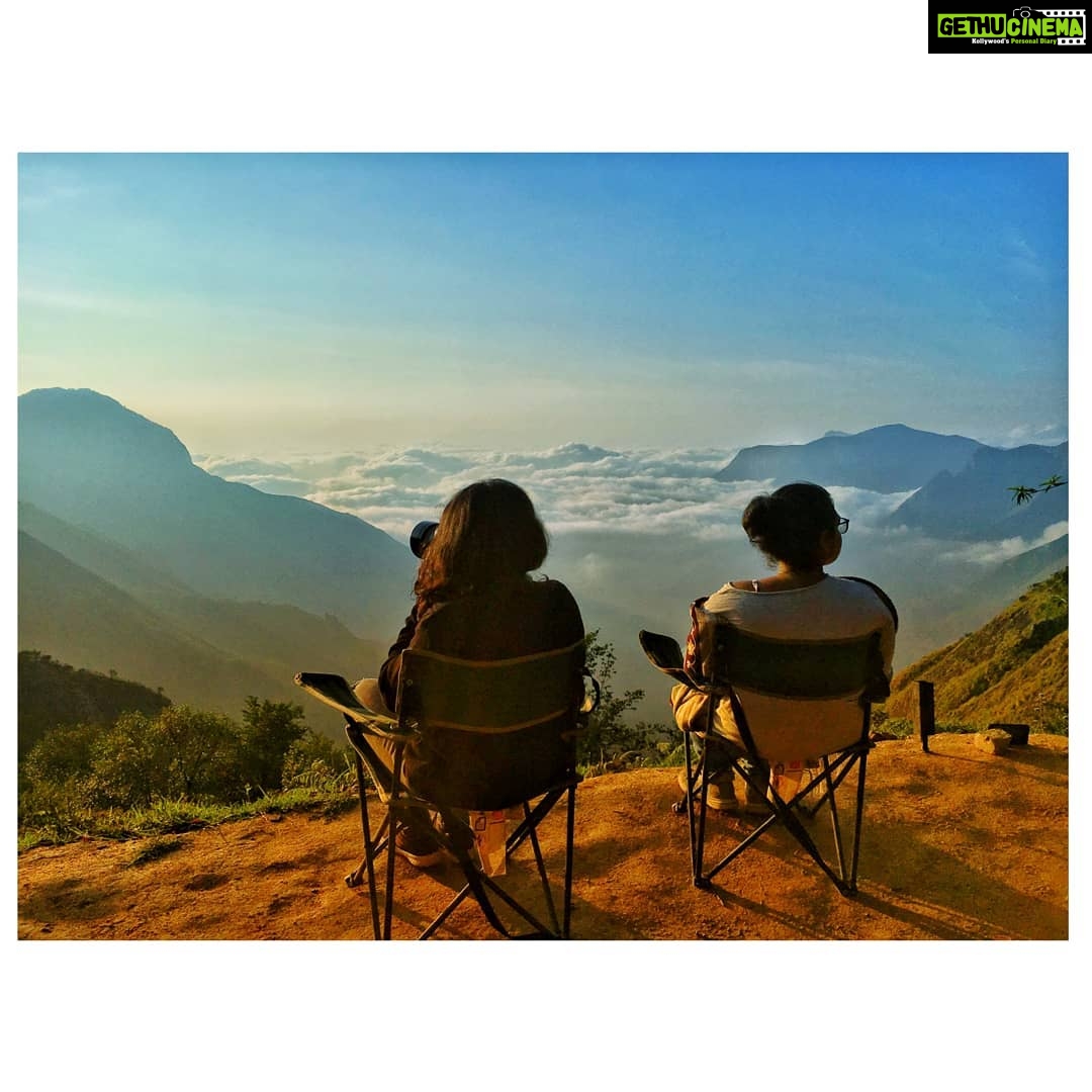 Anarkali Marikar Instagram - I'm still there in the clouds❤️ @amoebanature gives you one of the best feelings on Earth!!! Photographed by @salim_adimaly Munnar