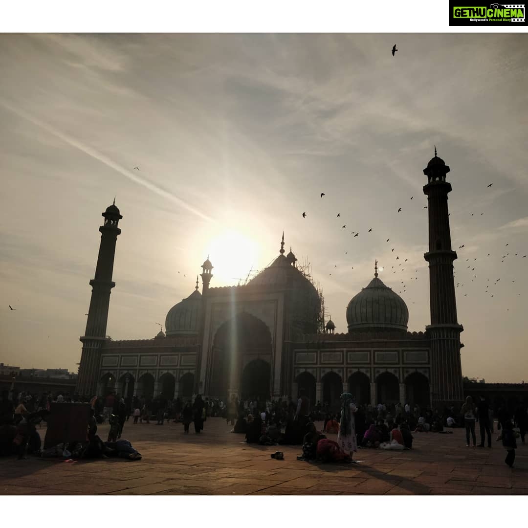Anarkali Marikar Instagram - The crowd and the cold doesn't really matter if you can enjoy it's beauty !!!❤️