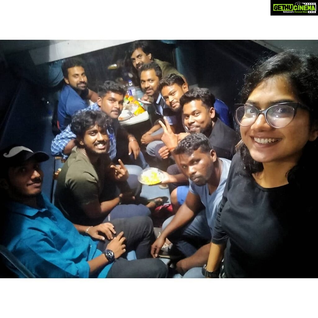 Anarkali Marikar Instagram - The best train trip of my life. I couldn't stop myself from posting this. Such happening people!!! Thankyou for being there for 2 days , for making me happy like never before!!! You guys were the best. the kili Anumod, pattalakkaran Arun , mu amen, phd aji ,Naveen , the goa chillers, masilaliyan Suresh and none other than Al ameen ❤️