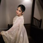Anarkali Marikar Instagram - ഓണാശംസകൾ @vishnusanalkumar @alora_by_azin @makeoverbyjennyluxe_ @epicpicturesin @jobilfrancismoolan
