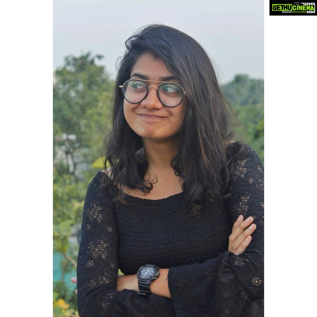 Anarkali Marikar Instagram - My actual candids be like😎 @muchlovestore clothing ❤️ . . Photographer is @dawnantony 👯