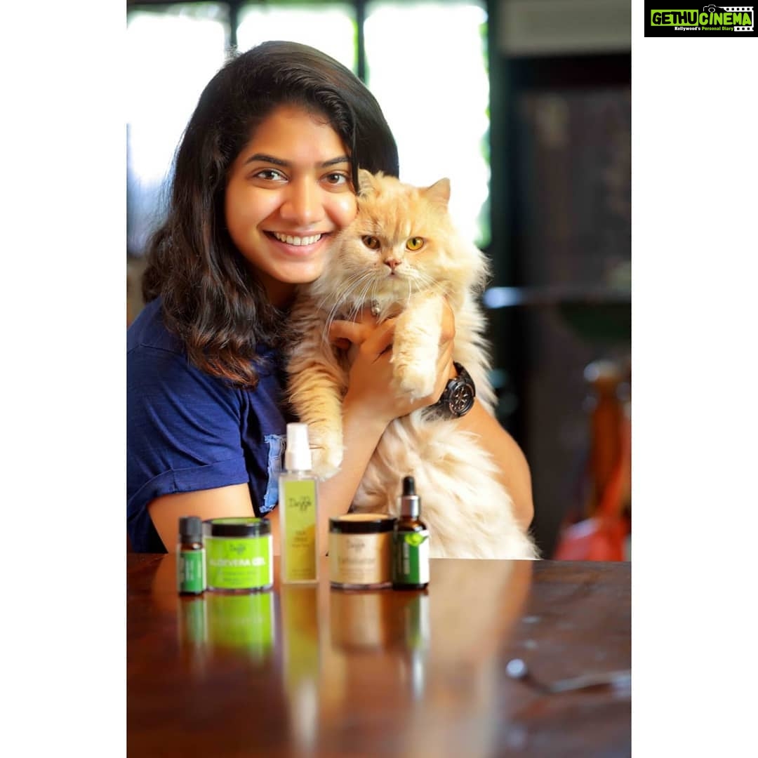 Anarkali Marikar Instagram - @deyga_organics , these products are lovely!!! The aloe vera gel is my personal favorite. You'll love them! Using this acne pack can give sudden changes to your skin.š LOVING THE DEYGA SKIN CARE!!!
