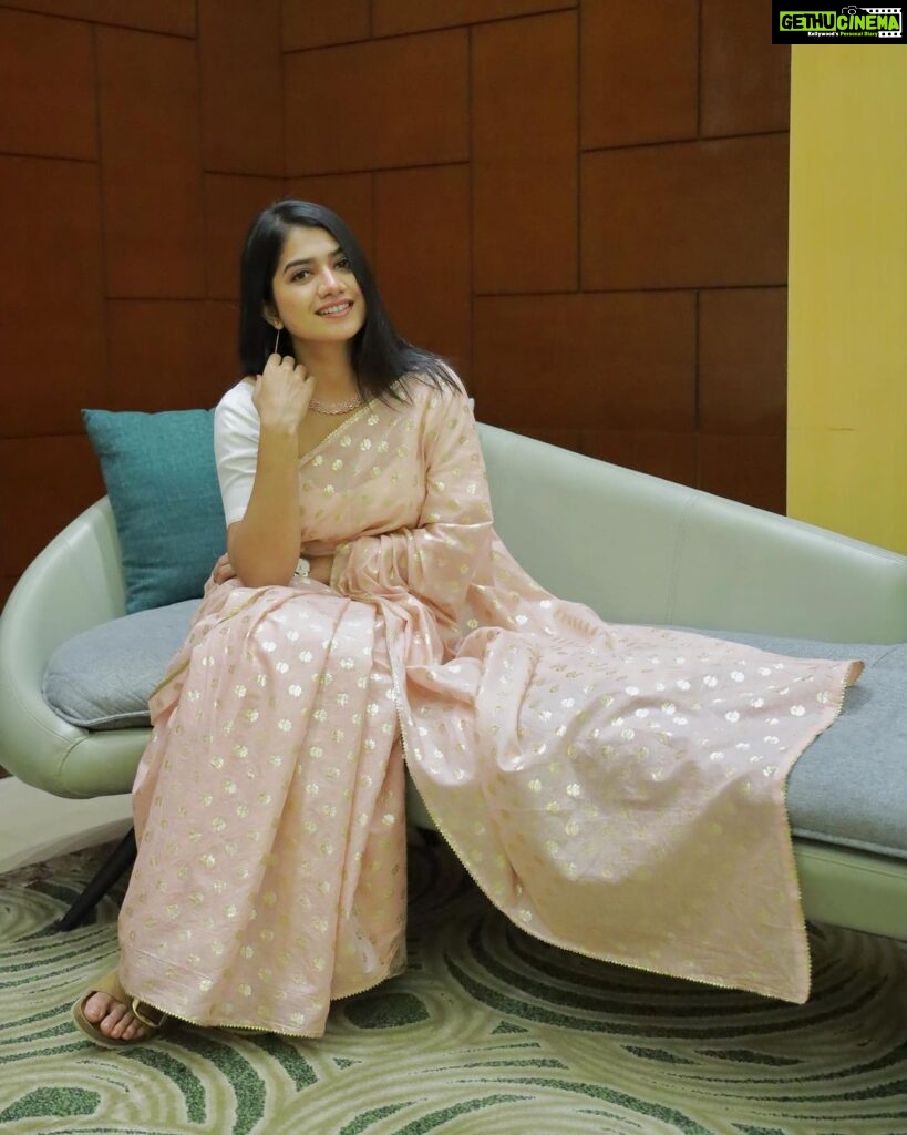 Anarkali Marikar Instagram - Pink glow🌟 @zalhaas thanks for this cute saree. @salih.mt 📸