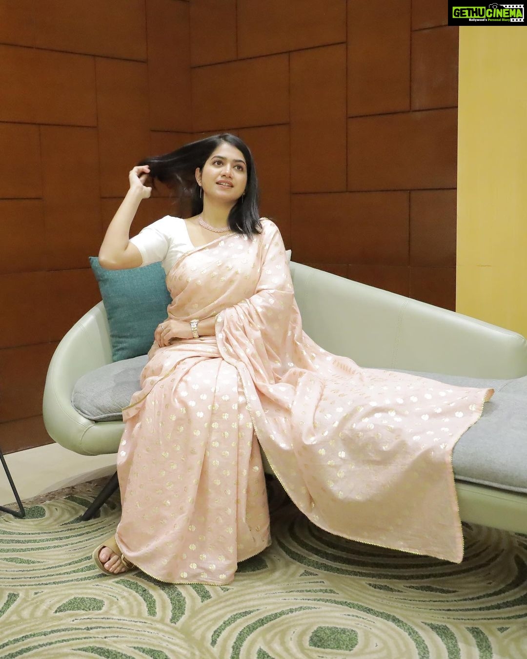 Anarkali Marikar Instagram - Pink glow🌟 @zalhaas thanks for this cute saree. @salih.mt 📸