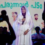 Anarkali Marikar Instagram - മണിവൈരം. മാണിക്യം. മരതകവും. നാണിക്കും. മതിയഴകായ് മേവുന്ന. മതിമുഖിയാള്‌. @kahani_stories_in_thread salwar