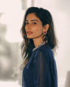 Aneri Vajani Instagram - Bus yuhi 💫 
 
 
 

Outfit:- @asopalav 
Jewllery:- @joulesbyradhika 
Heels :- @metroshoesindia 
Styled :- @priyavajani 
 
 
 
 
#anerivajani #blueday #ethinicwear #fashion #love #happiness #gratitude