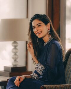 Aneri Vajani Instagram - Bus yuhi 💫 
 
 
 

Outfit:- @asopalav 
Jewllery:- @joulesbyradhika 
Heels :- @metroshoesindia 
Styled :- @priyavajani 
 
 
 
 
#anerivajani #blueday #ethinicwear #fashion #love #happiness #gratitude