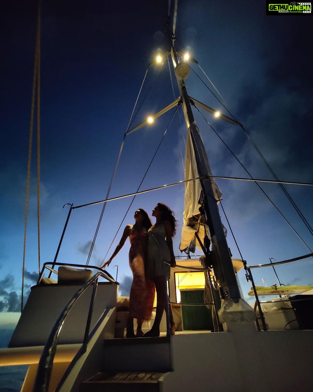 Angira Dhar Instagram - @anandntiwari … that’s beautiful ❤️ @sharvari you are beautiful ❤️ Maldives