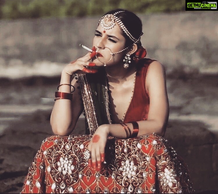 Angira Dhar Instagram - #throwback to all that love you gave to Shahana ❤️ this is what I stumbled upon today.. #bbb #forevergrateful🙏