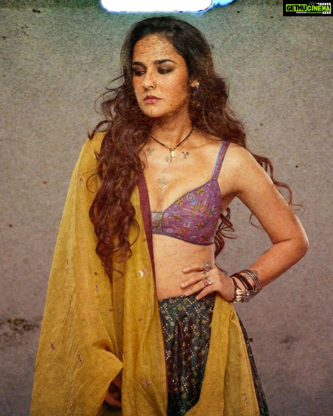 Angira Dhar Instagram - काजल #makeamesslioness 🔥