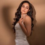 Angira Dhar Instagram - With all the love that’s pouring in…❤️ Fly me to the moon.. let me play among the stars.. ✨ Photos: @rishabhkphotography Dress: @Bouji.in Necklaces: @azotiique Shoes @stevemaddenindia Styling: @pranita.abhi Makeup: @elishabmua Hair: @savi.hair