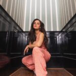 Angira Dhar Instagram - 🦩 Stylist- @pranita.abhi Assistant- @yeshadattani Outfit- @shopmonokrom Earrings- @houseofjskjewels Photographer- @thetiltedlens Hmu- @salechav