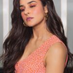 Angira Dhar Instagram - 🦩 Stylist- @pranita.abhi Assistant- @yeshadattani Outfit- @shopmonokrom Earrings- @houseofjskjewels Photographer- @thetiltedlens Hmu- @salechav