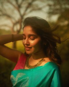 Anikha Instagram - 🍂🍂

@mizhi_333 
@tinted_kisses_by_rajani @teekey_official
@sou_mia____