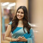 Anikha Instagram - thank you so much @swayamvarasilksindia for having me at your kondotty store. i had a really good time meeting everyone working there💙