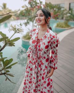 Anikha Instagram - @arsignatureofficial 
@beniveesjo 
@arun_manuel_ @pepperoncinophotography