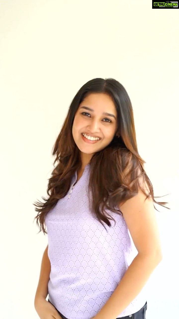 Anikha Instagram - #ad Finally, happy to find the perfect super ingredient for the ultimate hair hydration: Hyaluronic acid! 💜 The L’Oréal Paris Hyaluron Moisture 72H moisture filling shampoo, 72H moisture sealing conditioner and hydra filling night cream keeps my hair fresh and nourished for up to 3 days! ✅ @lorealparis @nykaafashion @mynykaa #LOrealParis #LOrealParisIndia #HydrateWithHyaluron #HyaluronMoisture