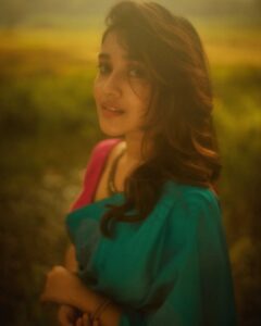 Anikha Instagram - 🍂🍂

@mizhi_333 
@tinted_kisses_by_rajani @teekey_official
@sou_mia____