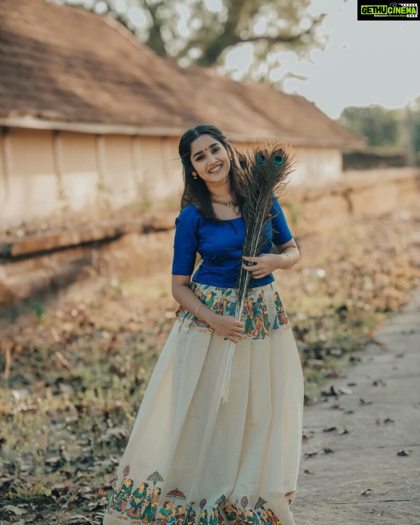 Anikha Instagram - happy vishu 🌼🌼 @rainbowmedia_photography