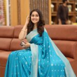 Anikha Instagram - thank you so much @swayamvarasilksindia for having me at your kondotty store. i had a really good time meeting everyone working there💙