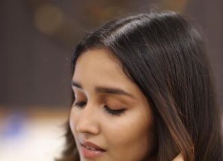 Anikha Instagram - thank you so much @swayamvarasilksindia for having me at your kondotty store. i had a really good time meeting everyone working there💙