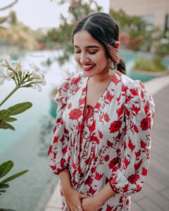 Anikha Instagram - @arsignatureofficial 
@beniveesjo 
@arun_manuel_ @pepperoncinophotography