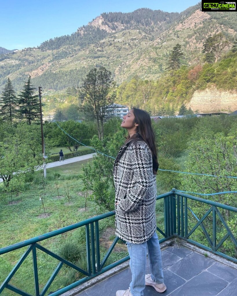 Anikha Instagram - the 10 degree weather was nice Manali, Himachal Pradesh