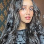 Anikha Instagram - i did my own makeup🥱 “Darling” song is out on youtube #ohmydarling