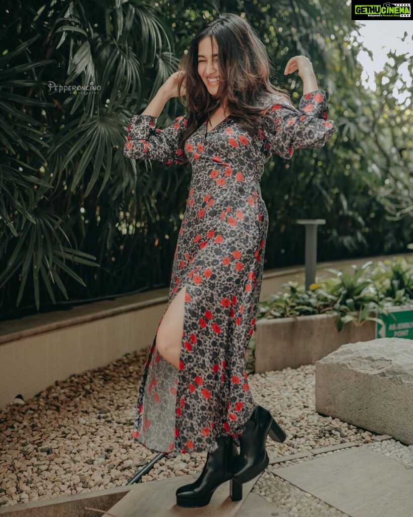 Anikha Instagram - who has stilettos #ohmydarling @arsignatureofficial @beniveesjo @arun_manuel_ @pepperoncinophotography