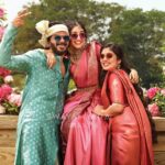 Anikha Instagram - Celebrations always ON…@swayamvarasilksindia SWAYAMVARA SONG Photographer: @shafishakkeer DQ Team Stylist: @harmann_kaur_2.0 Hair: @imranshaikh.730 Makeup: @av_ratheeshcinema Stylist Assistant: pooja karanam Styling & Costumes: @styledbysmiji Hair & MUA: @joe_koratty_makeup_artist (Anika Surendran), RG wayanadan (Veena nandakumar), Reena, Suresh Pisharody SWAYAMVARA SONG #swayamvarasong #Swayamvarasilks #dulquersalman #actressanikhasurendran #actressVeenanandakumar #instagram #instagood #fashion #Styl #dq #anikhasurendran #veenanandakumar #saree #celebrationsalwayson #Swayamvara