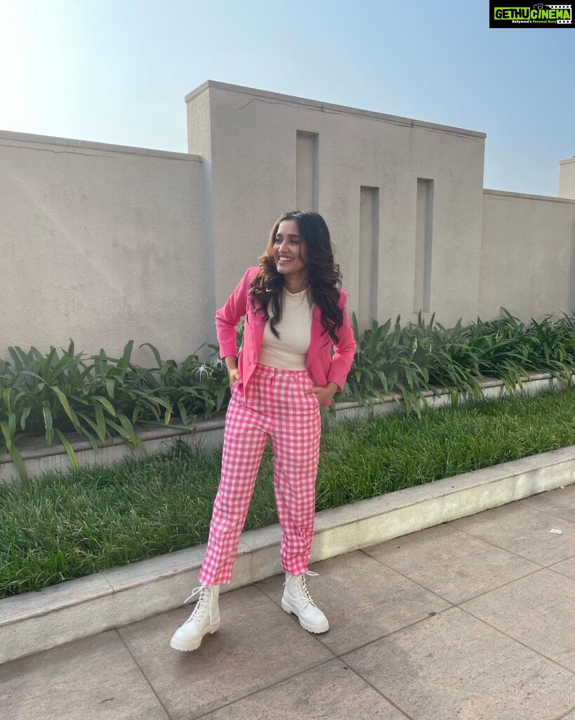 Anikha Instagram - still not over whites and pinks🤍 @ohmydarlingmovie fit: @arsignatureofficial