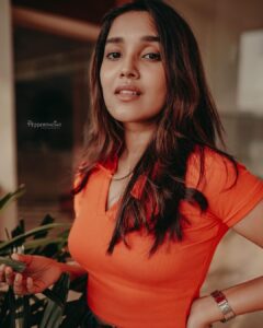 Anikha Instagram - happy place.🧖‍♂️

@beniveesjo 
@arun_manuel_