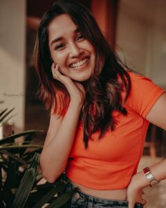 Anikha Instagram - happy place.🧖‍♂️

@beniveesjo 
@arun_manuel_