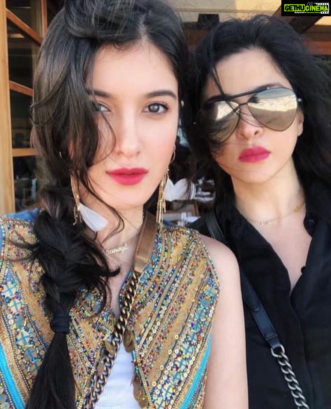 Anil Kapoor Instagram - To @sanjaykapoor2500 ’s lifeline & life of every party… Happy 50th Birthday to the always fabulous @maheepkapoor !! The way you take care of your family & now how you’ve succeeded at work it’s truly amazing! Keep growing and glowing!!