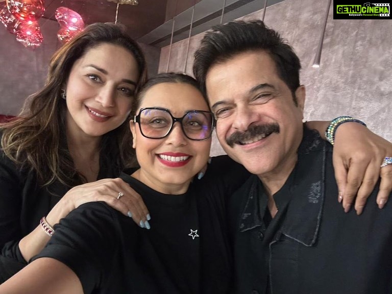 Anil Kapoor Instagram - Watching #MrsChatterjeeVsNorway last night was a humbling experience...This is easily one of Rani’s finest performances, and that's saying something! The story itself is beautiful and poignant, but Rani’s performance has made it superlative! I hope Rani sweeps all the awards for this pitch perfect performance.. Such a great job by the entire crew and cast of the film. Kudos! 👏👏 #RaniMukerji @anirbanbhattacharyaofficial @jimsarbhforreal @neena_gupta @zeestudiosofficial #EmmayEntertainment @ashhimachibber @onlyemmay @madhubhojwani @nikkhiladvani @shariq_patel @kaunsameer @rahulhanda_81 @itsamittrivedi @kausarmunir @zeemusiccompany @zeecinema