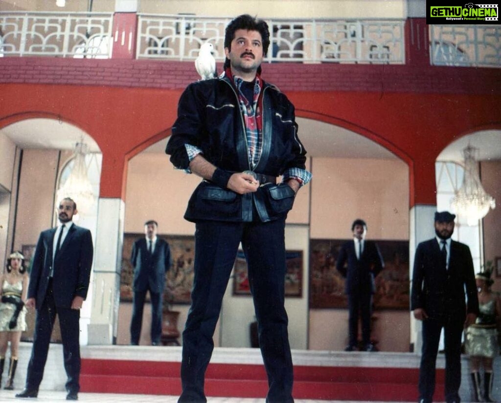Anil Kapoor Instagram - A film that might have not done well at the box office but was made with all heart…directed by my friend Satish…30 years ago….the songs and the train robbery were brilliantly shot by my friend... I believe every project is a learning experience and a cherished one! #30yearsofRoopKiRaniChoronKaRaja